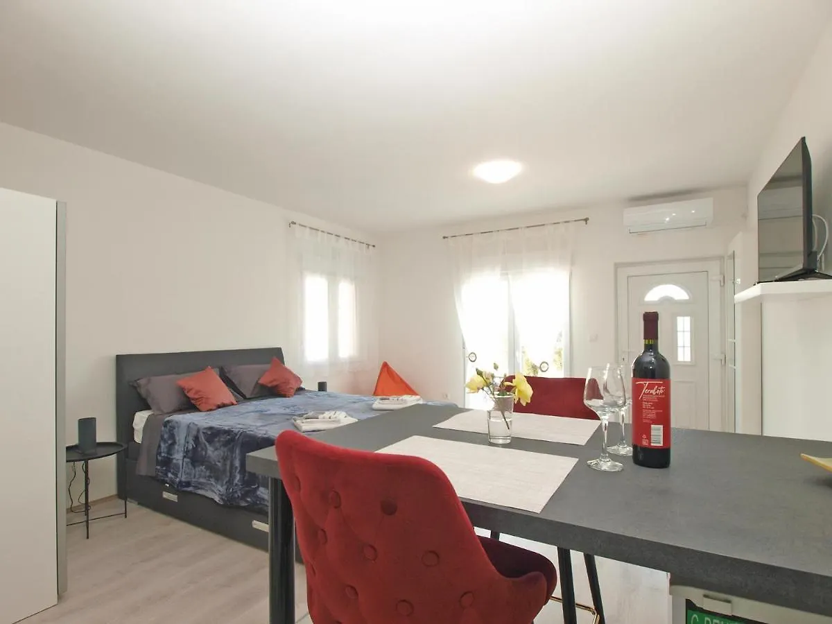 Apartment Florinda 2091 Pula