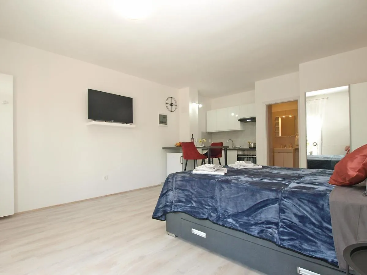 Apartment Florinda 2091 Pula 0*,  Chorvatsko