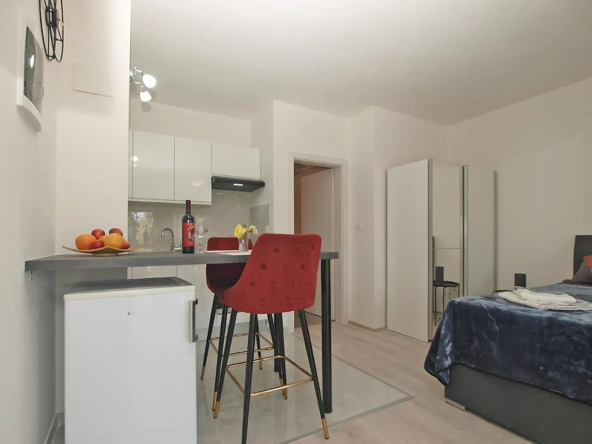 Apartment Florinda 2091 Póla Horvátország