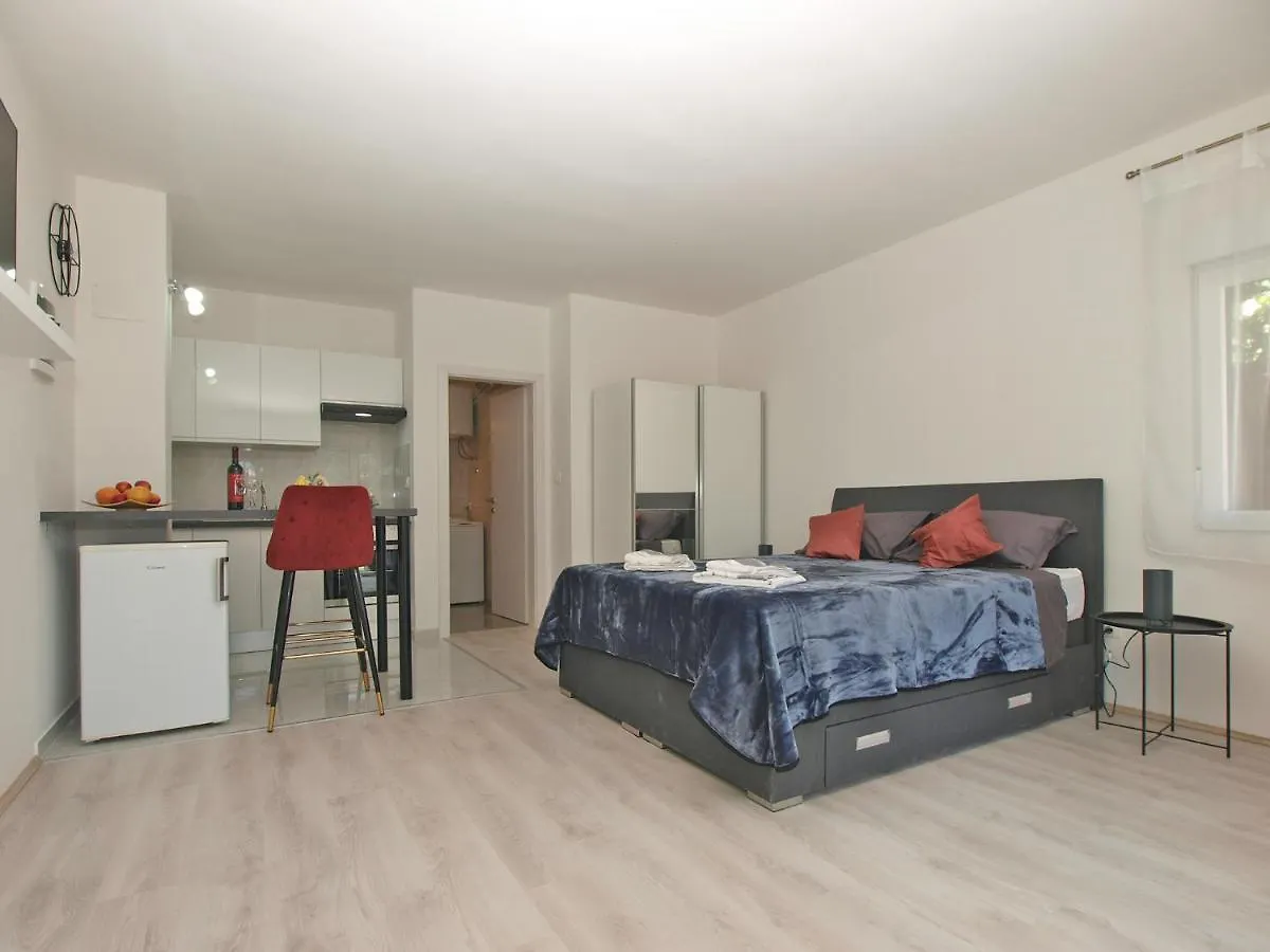 Apartment Florinda 2091 Póla