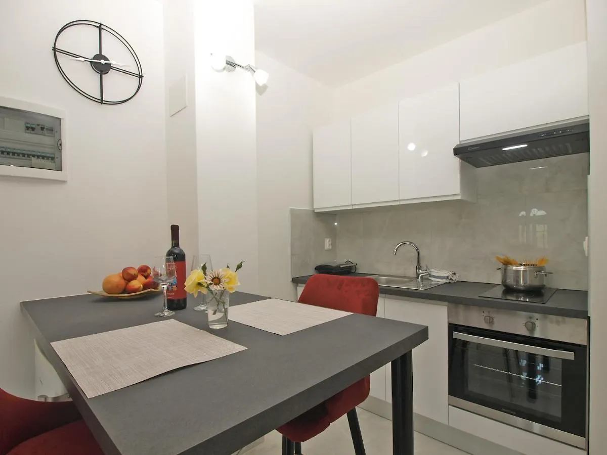 Apartment Florinda 2091 Póla