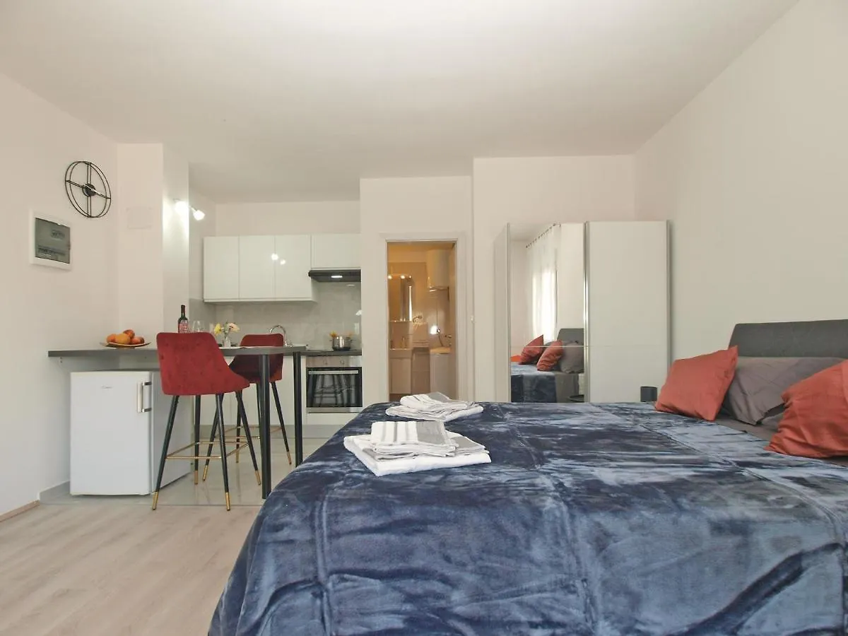 Apartment Florinda 2091 Póla